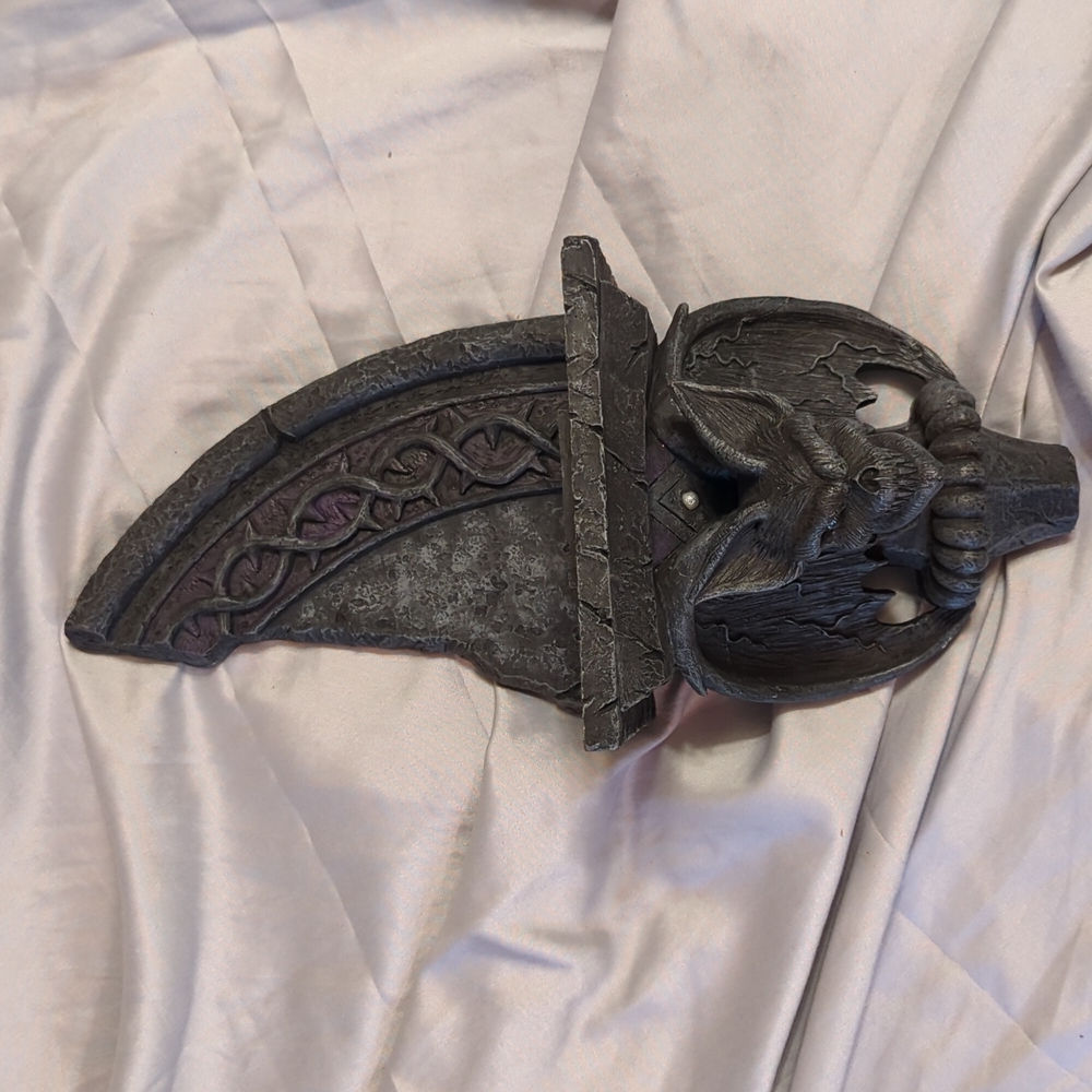 Gargoyle shelf | Black plastic resin